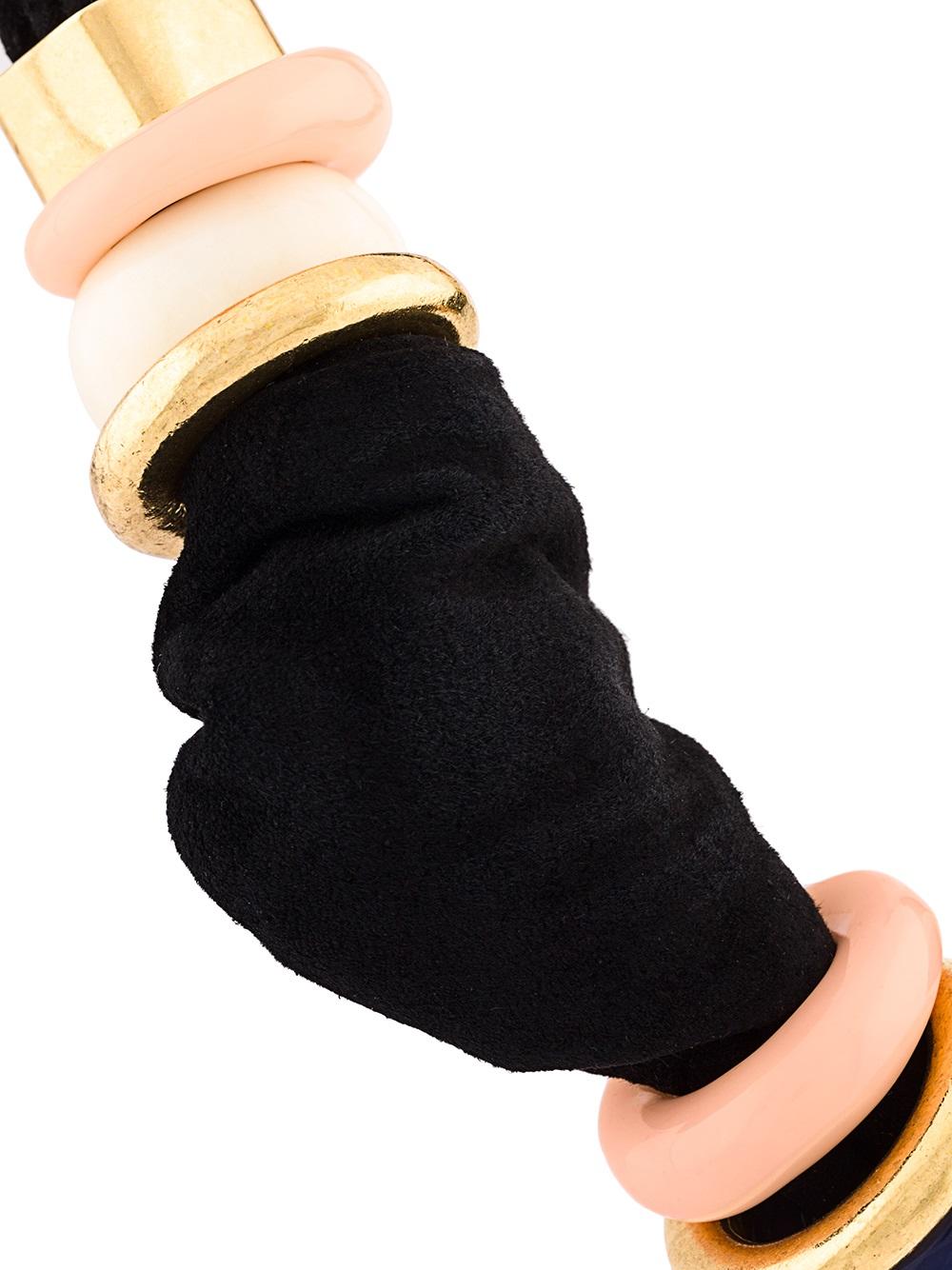 'Surrealist' collar