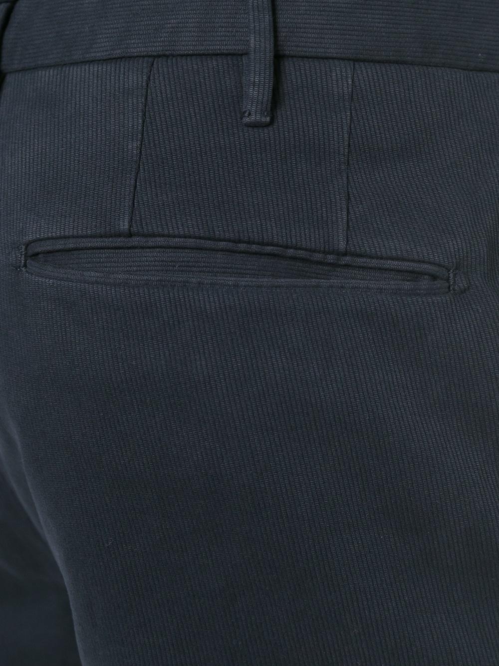 slim-fit trousers 