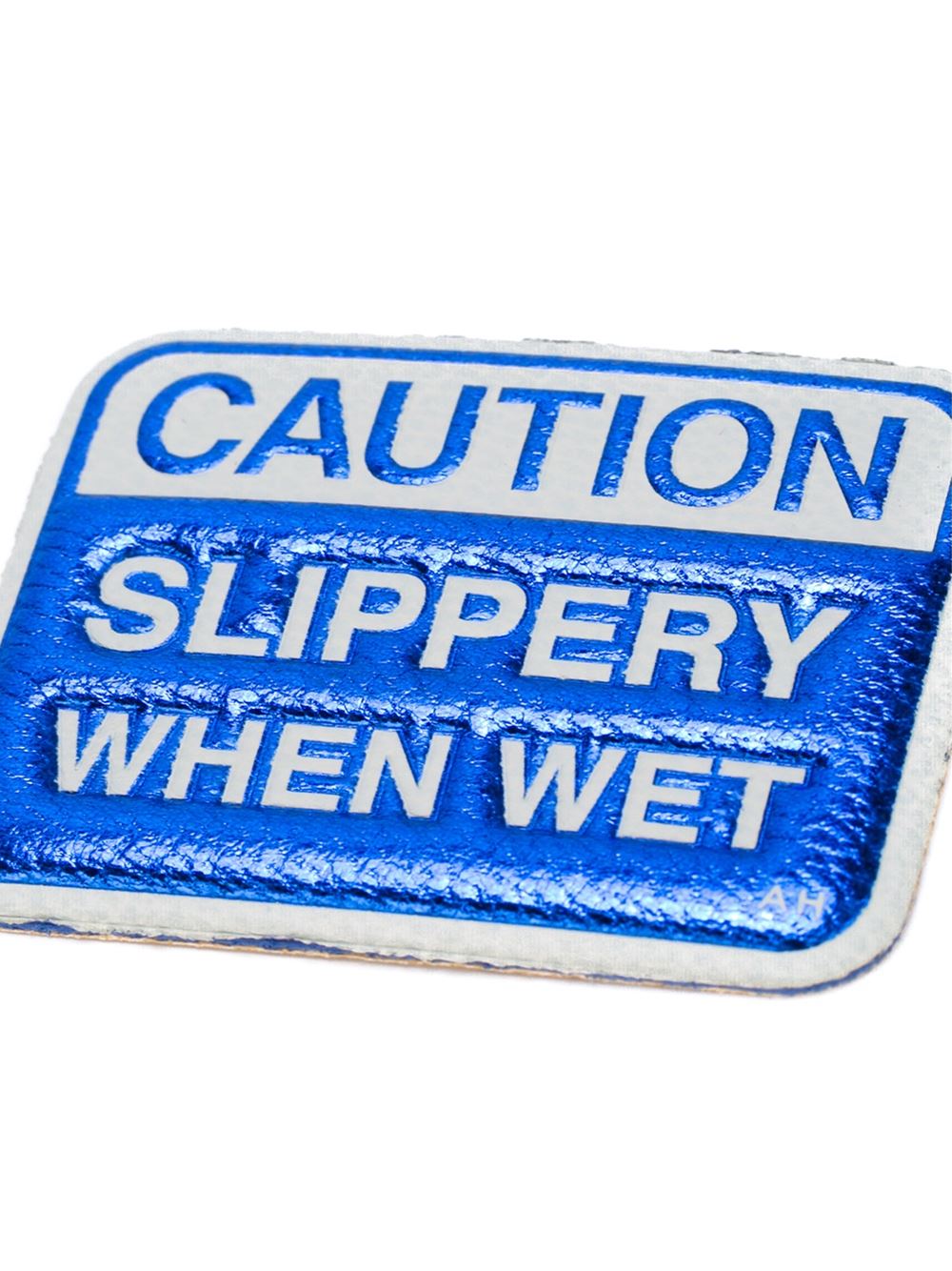 'Caution: slippery when wet'贴饰