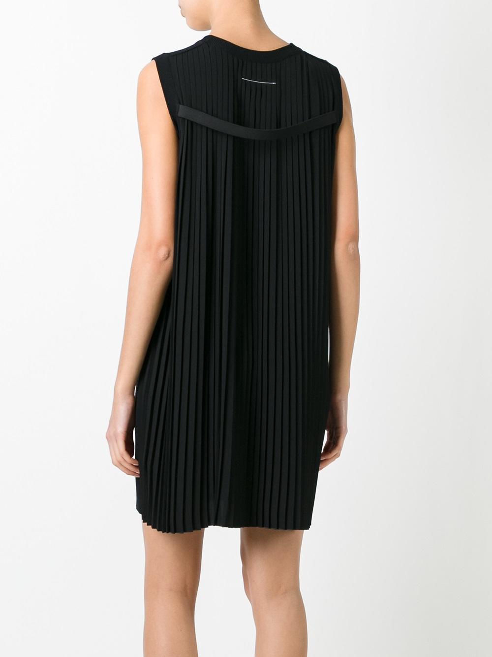 pleated back sleeveless dress