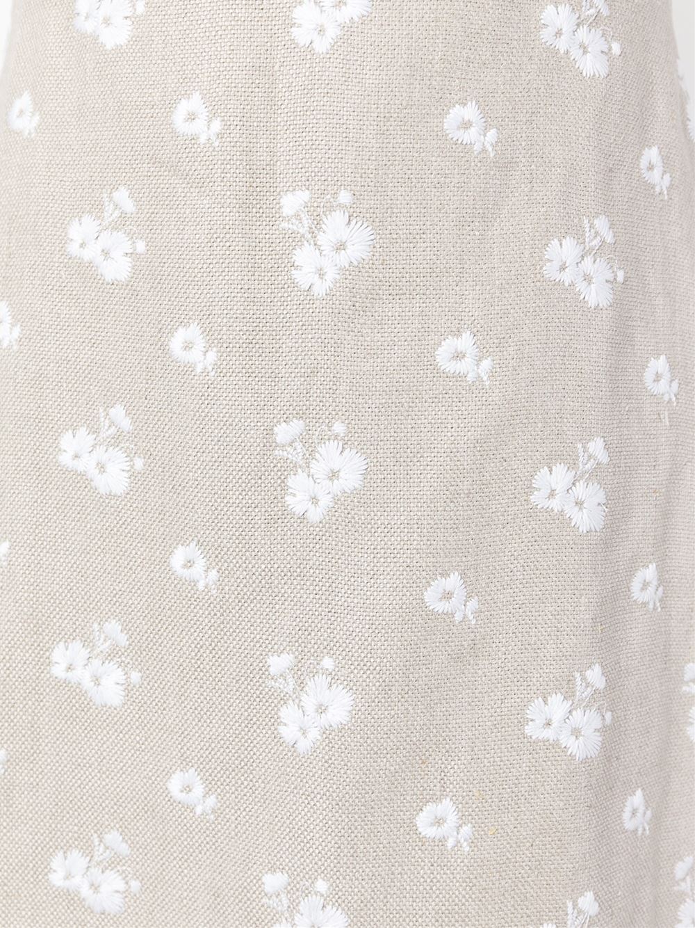 绣花连衣裙