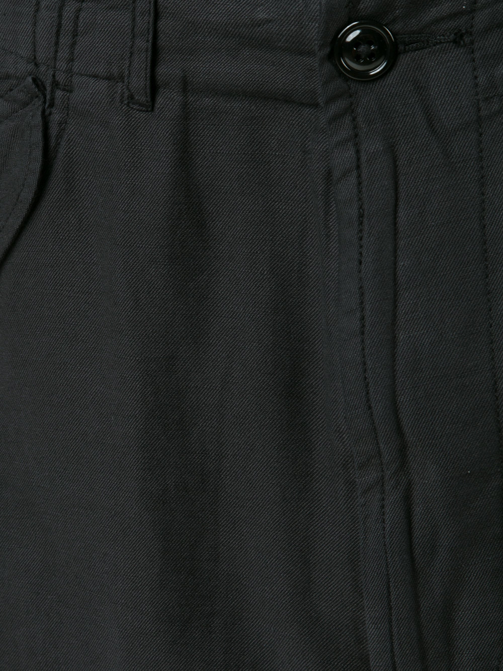 loose-fit trousers