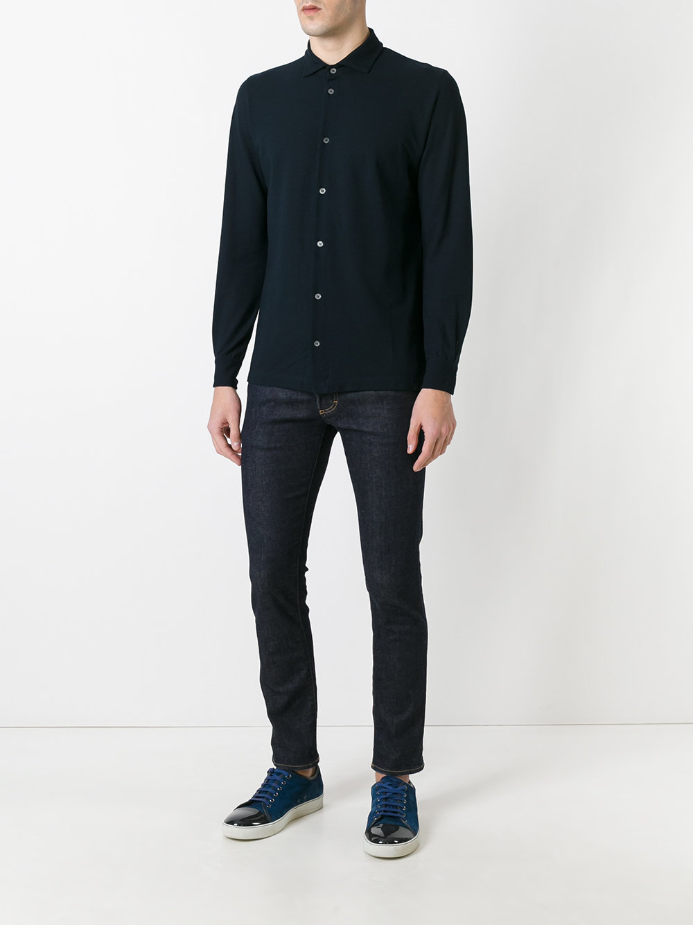 spread collar shirt
