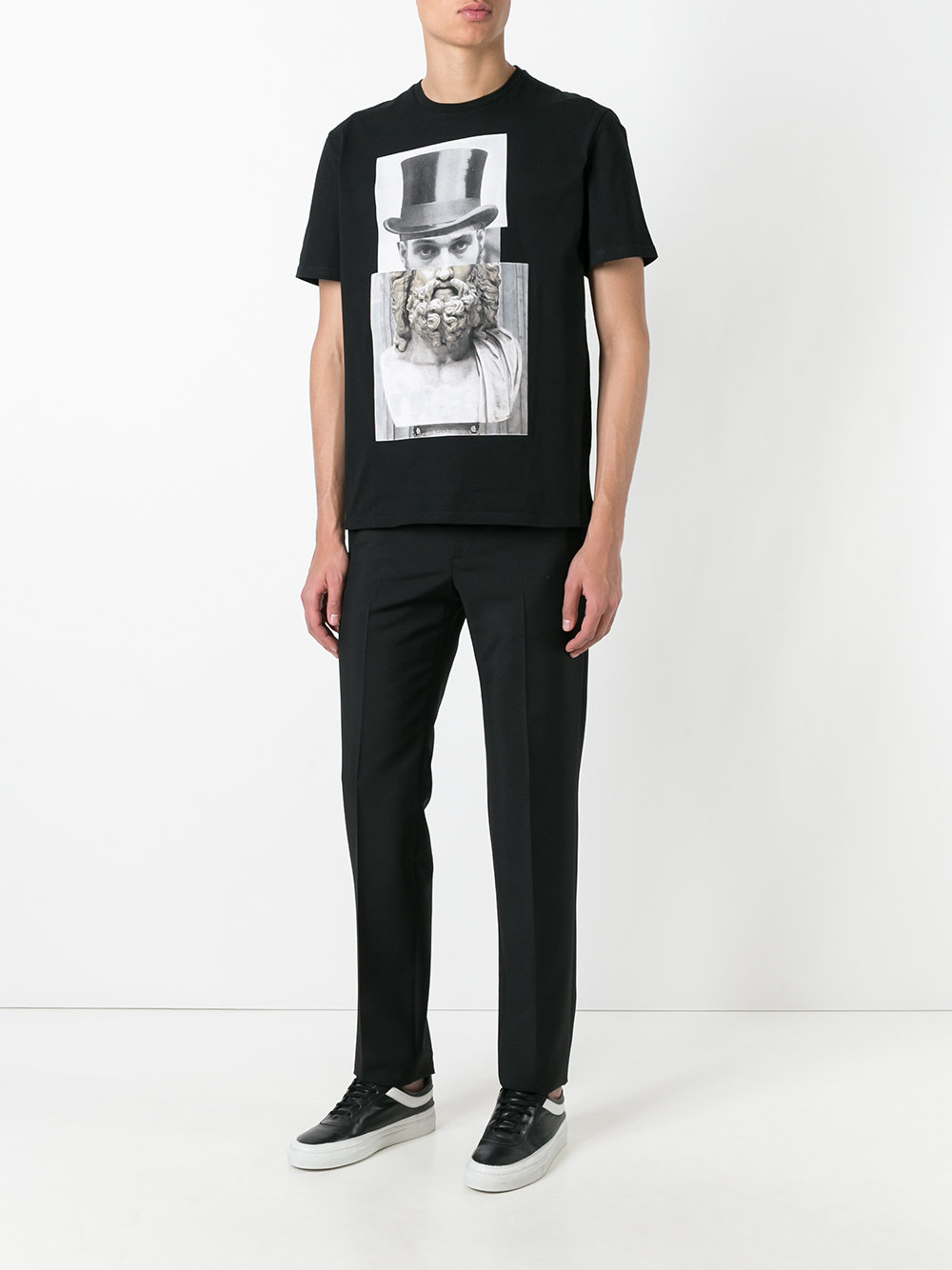 top hat statue print T-shirt