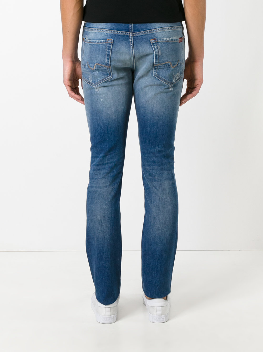 slim-fit jeans 