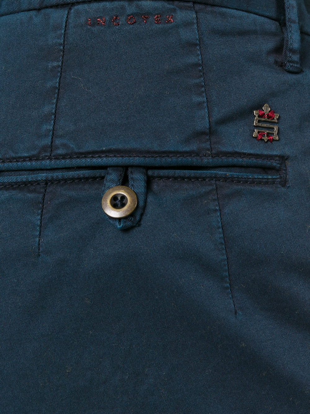slim-fit trousers 