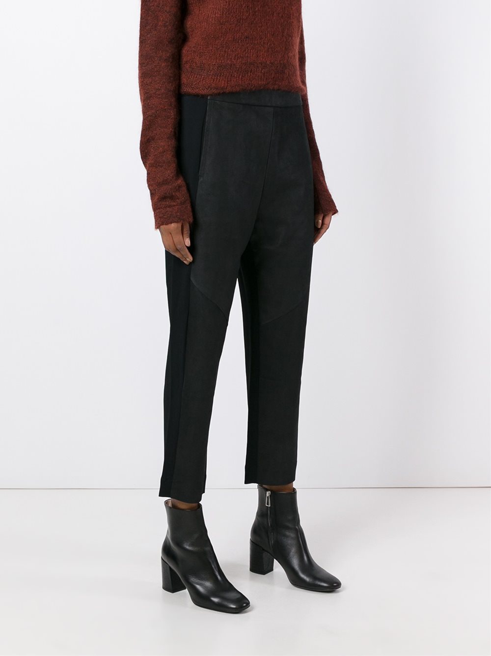 loose-fit cropped trousers
