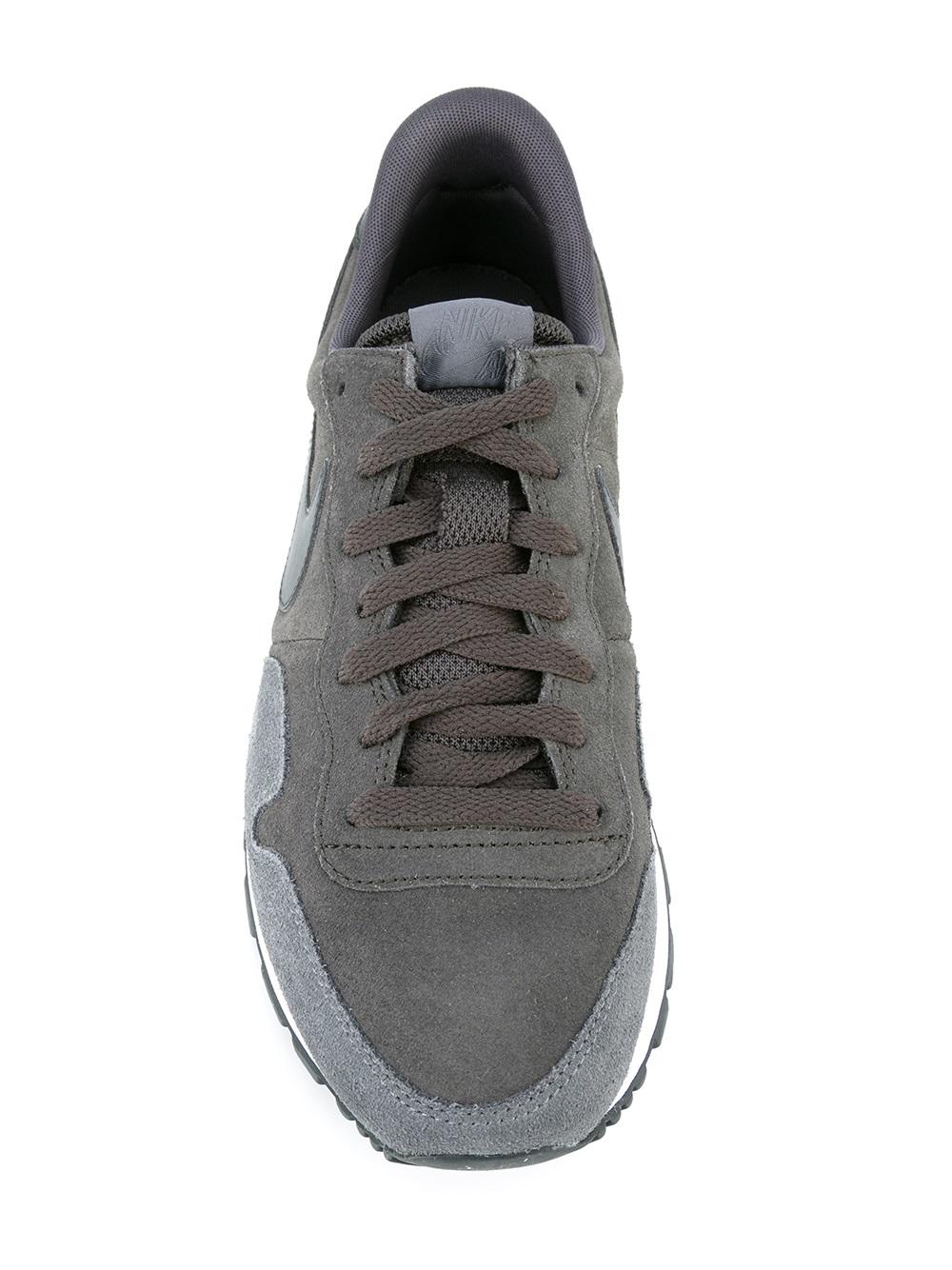 'Pegasus 83'运动鞋