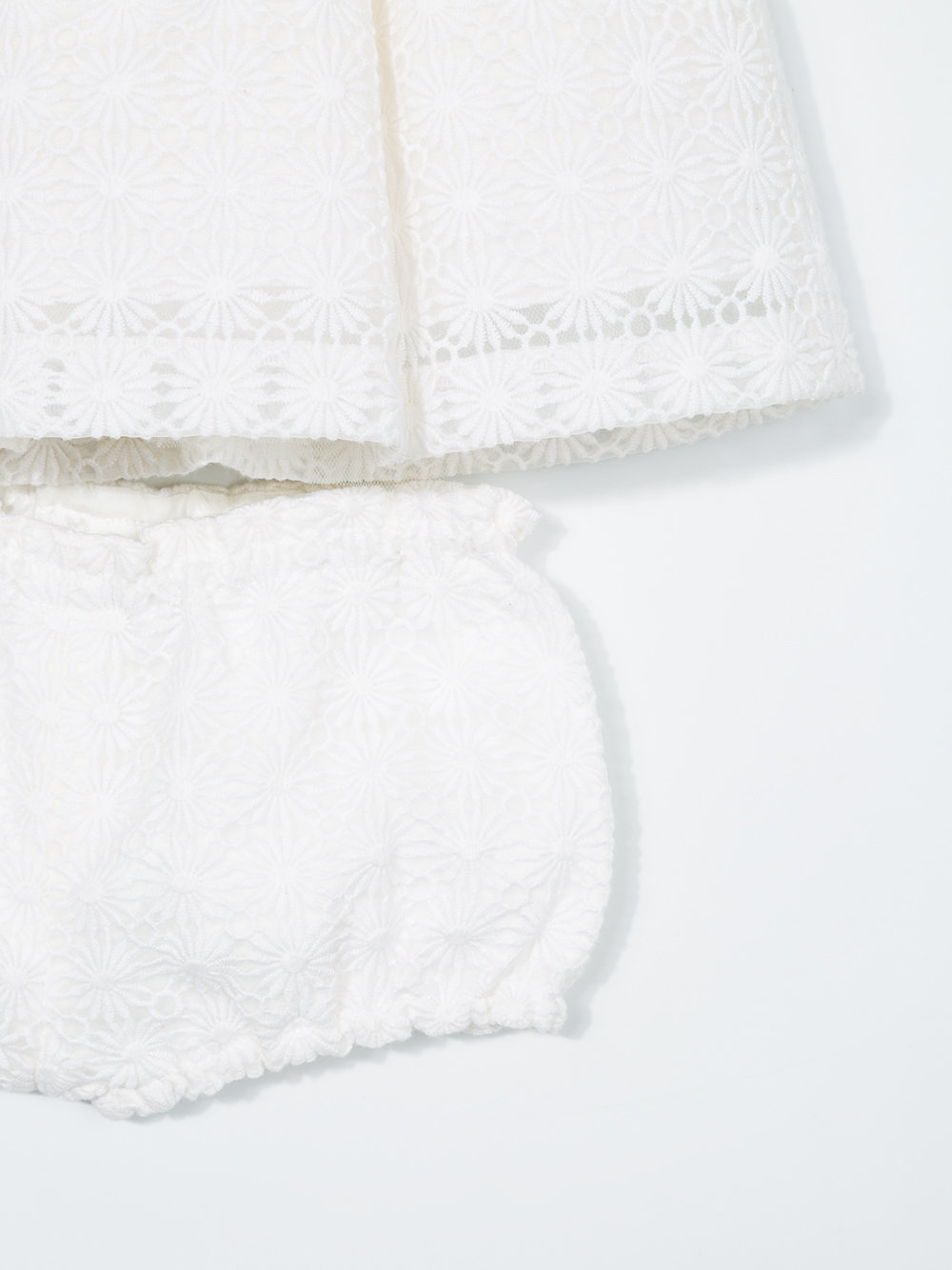 Embroidered Daisy Bodice连衣裙与灯笼裤 