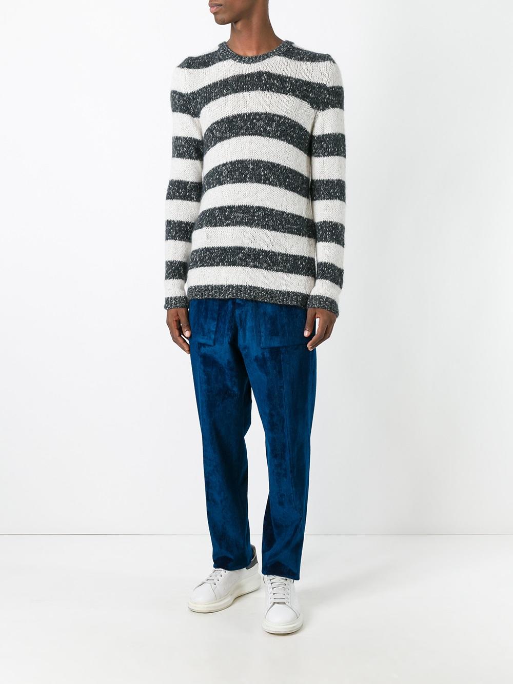 patch pockets pants 