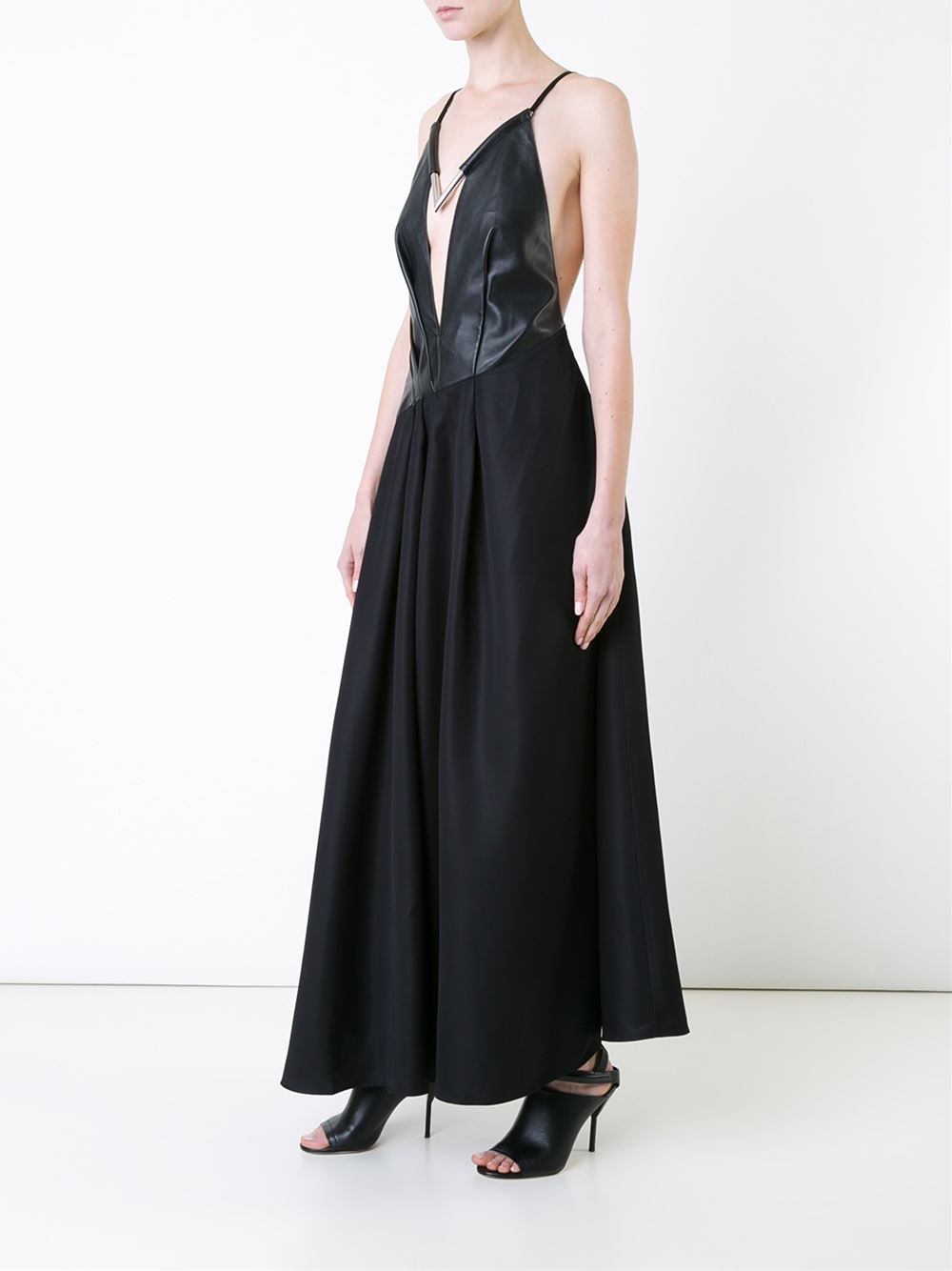 backless gown