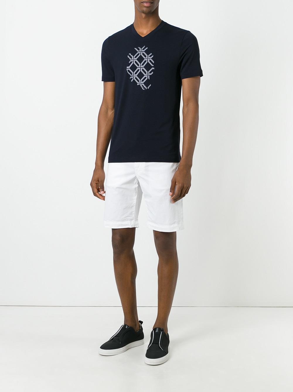 shallow V-neck T-shirt