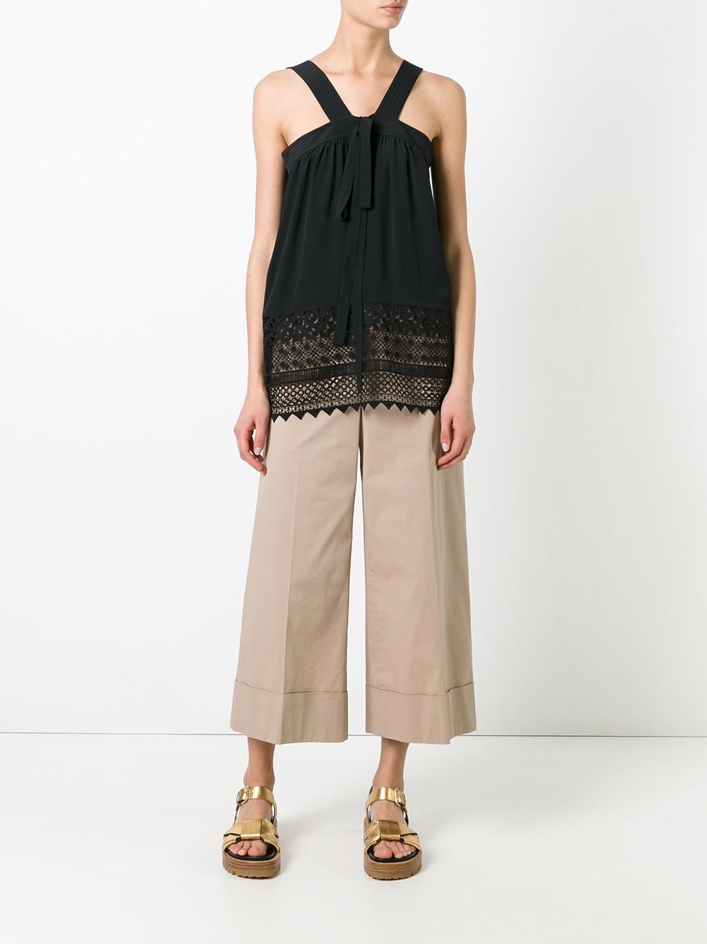 wide-legged cropped trousers