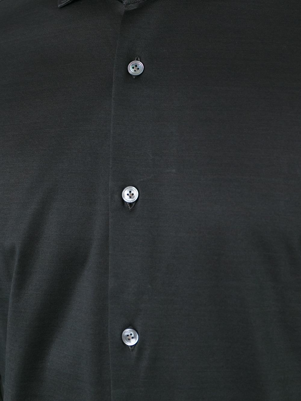 spread collar shirt