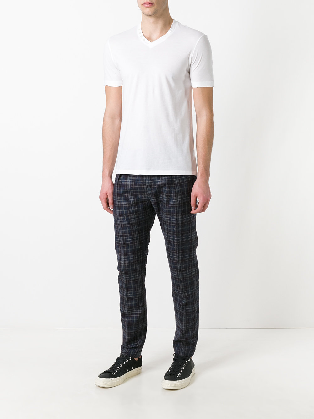 buttoned V-neck T-shirt