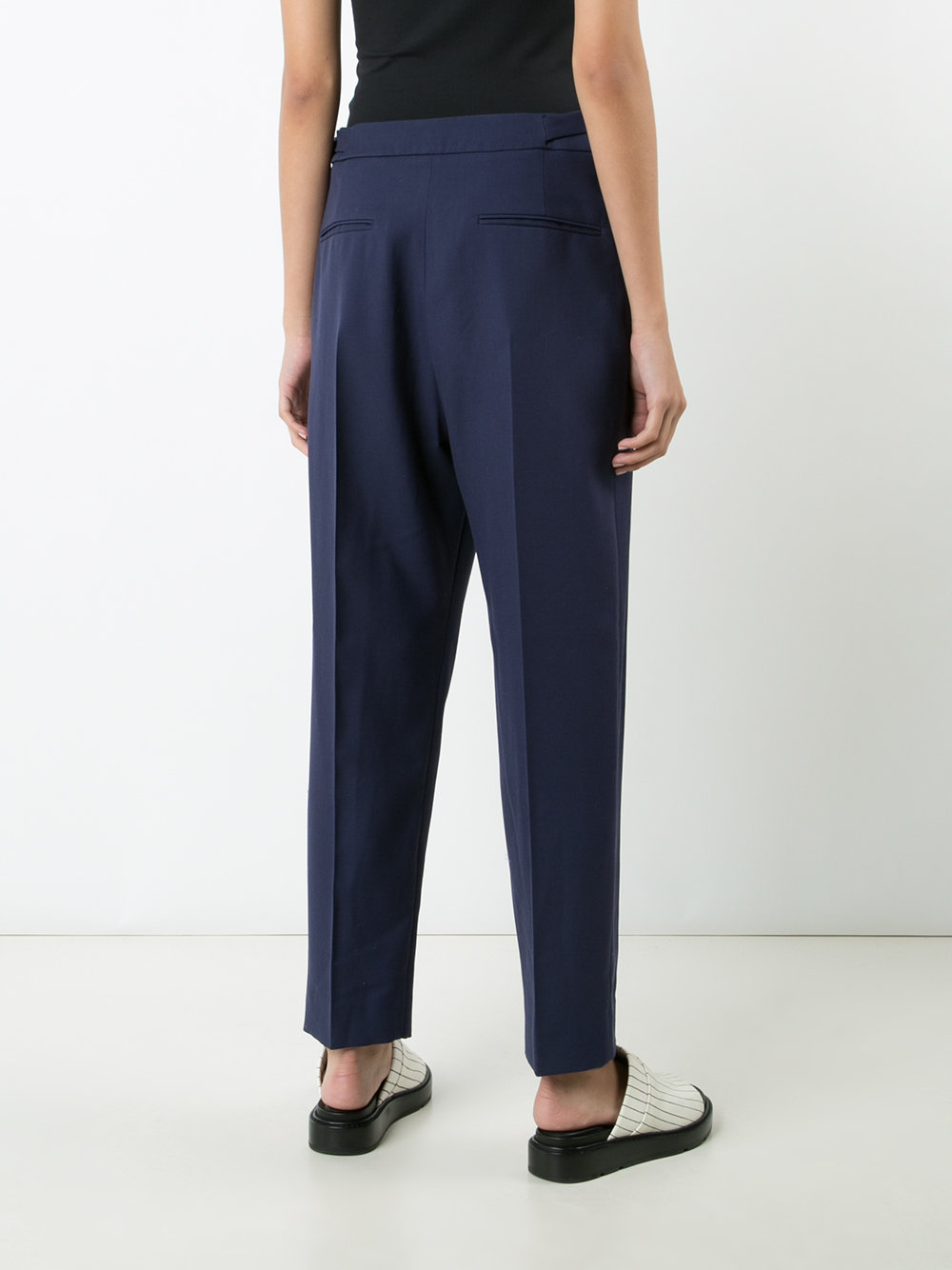 loose-fit cropped trousers