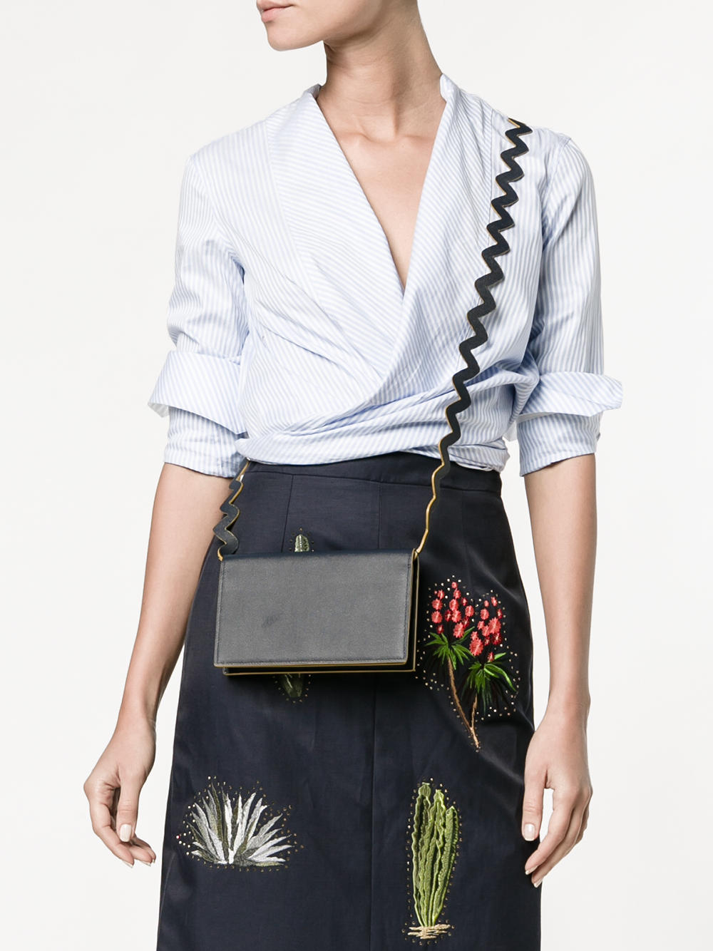zig-zag strap shoulder bag