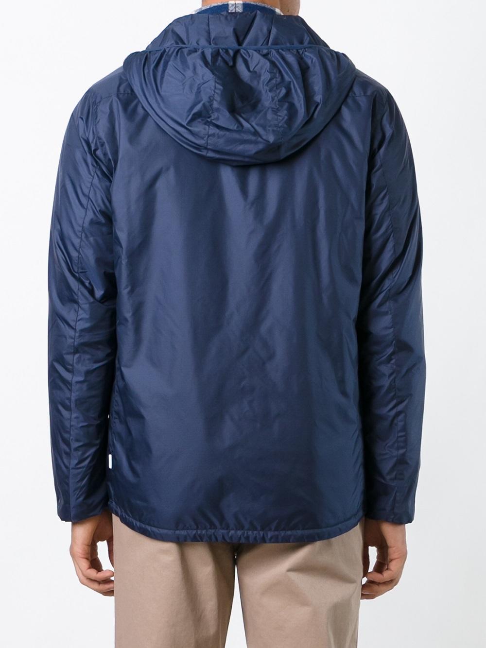 zipped wind breaker