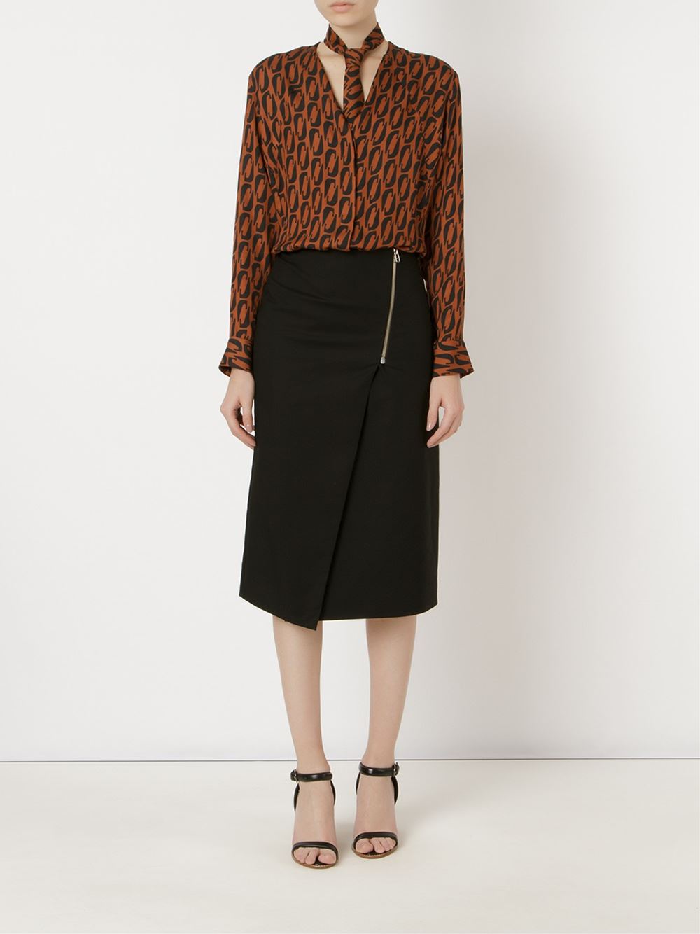 tie detail printed body