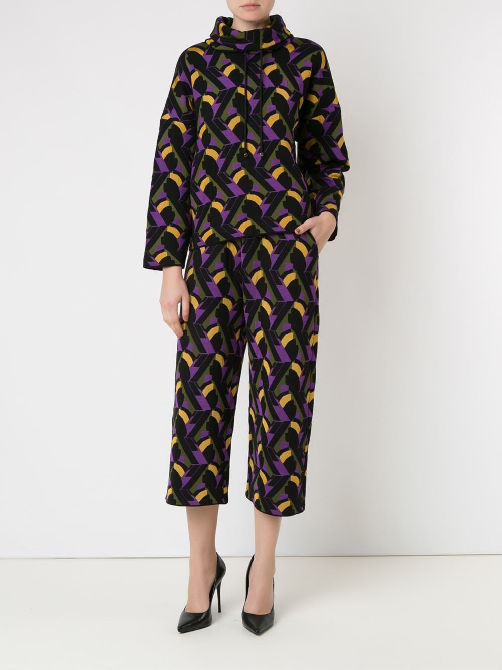 turtle neck pattern knit blouse