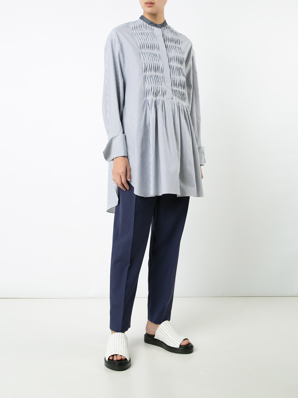 loose-fit cropped trousers
