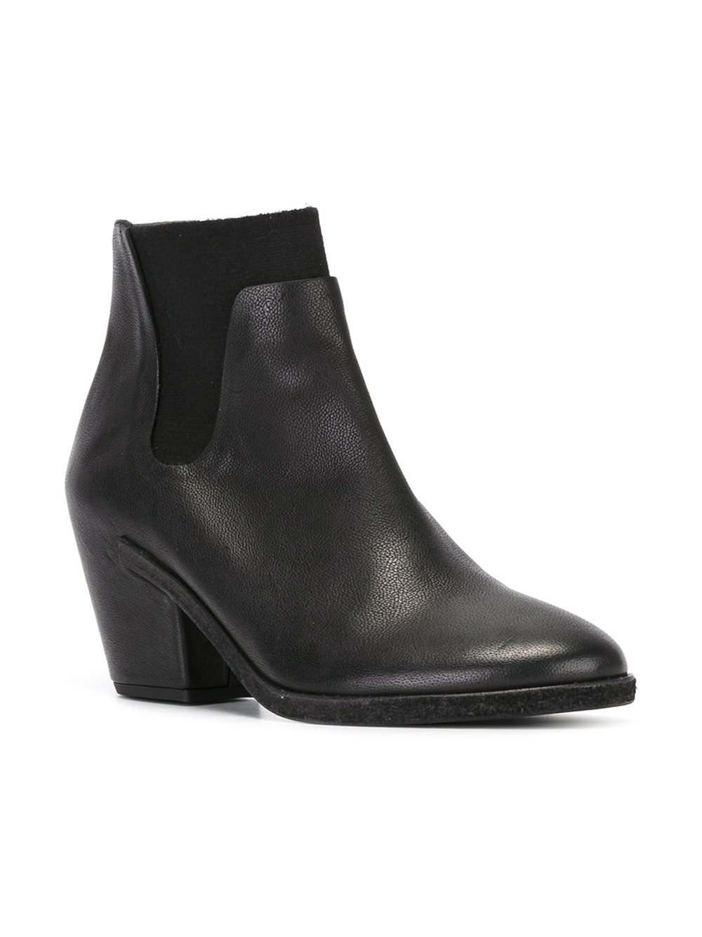 v detail Chelsea boots