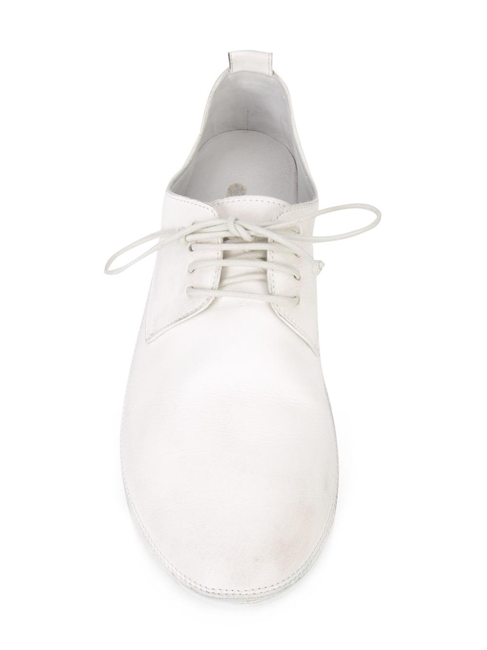 lace-up shoes 