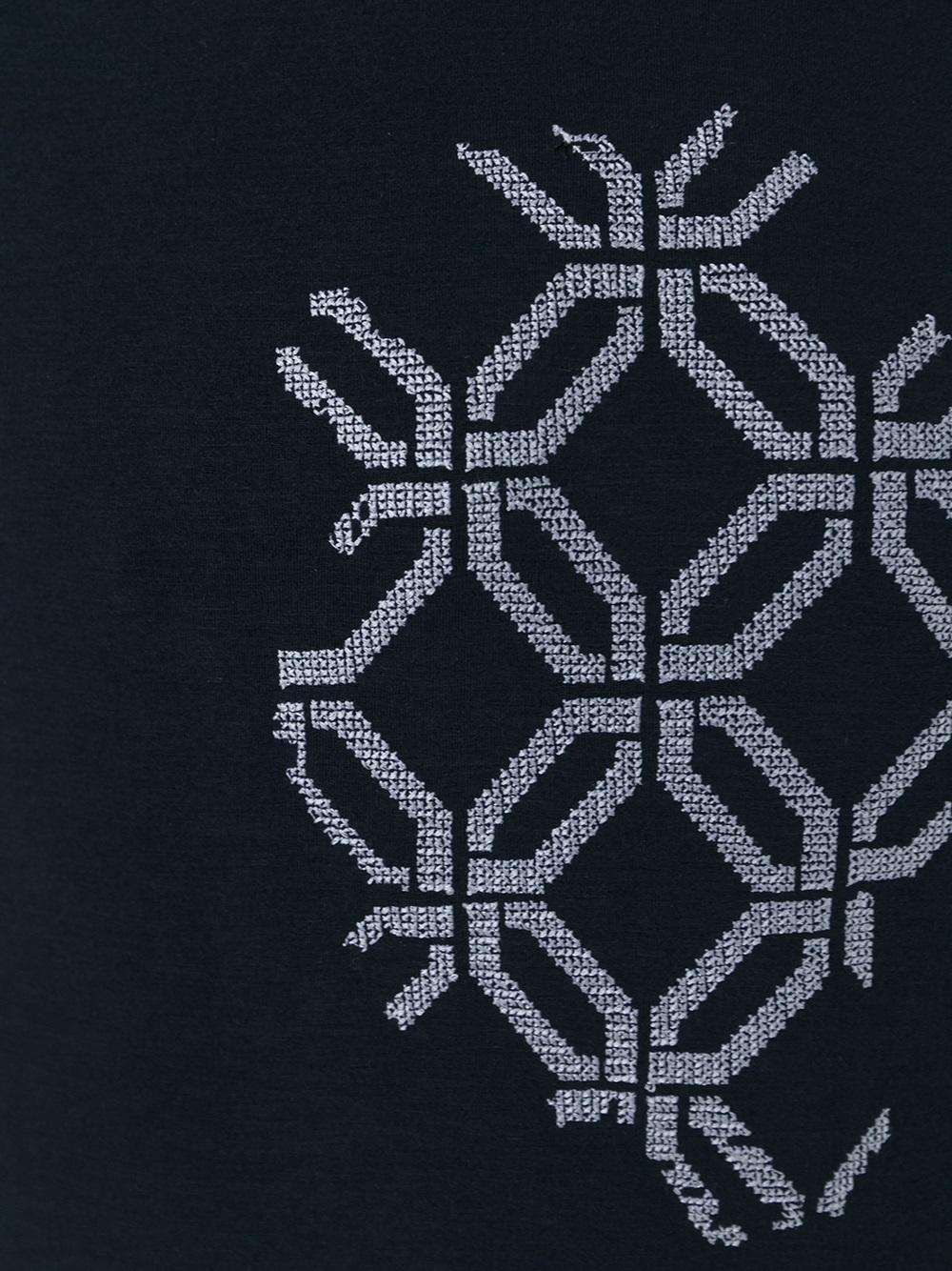 shallow V-neck T-shirt