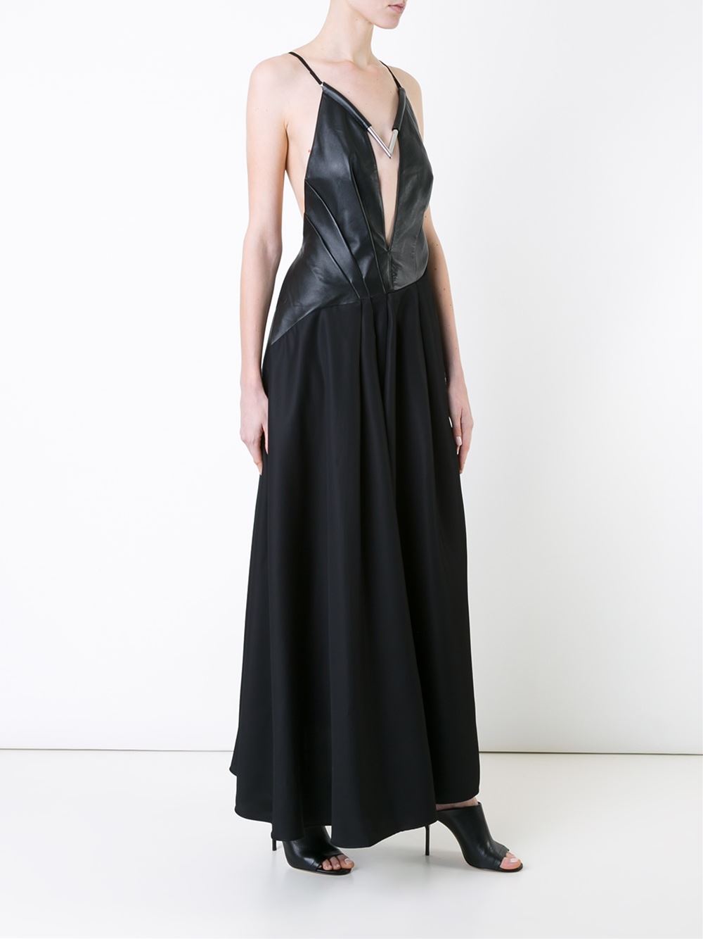 backless gown