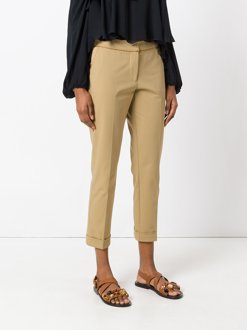 slim-fit cropped trousers
