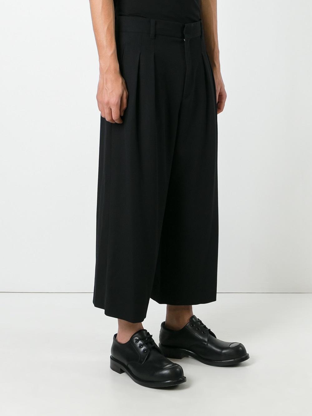 loose fit cropped trousers