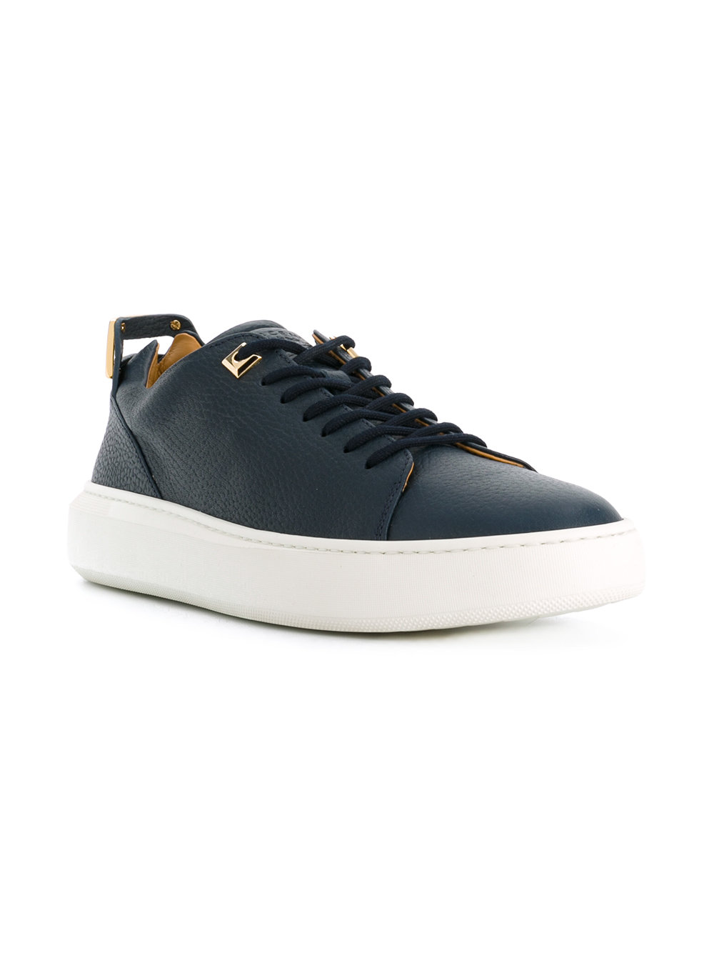 contrast trainers 