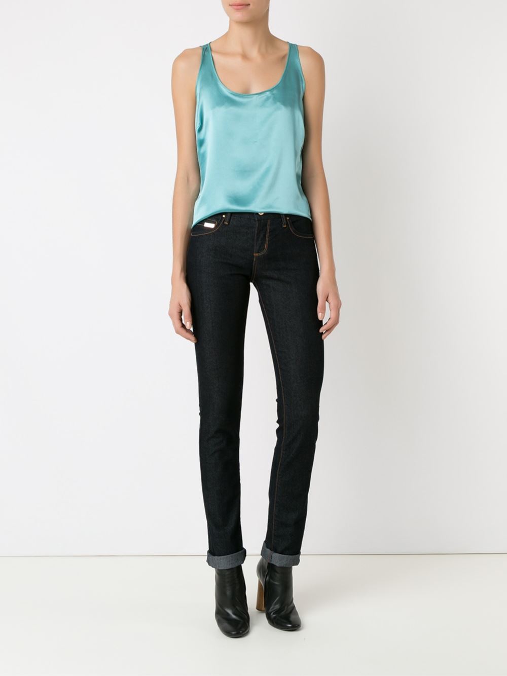 slim fit jeans