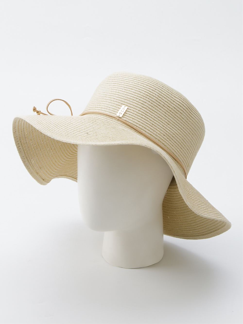 wide brim hat