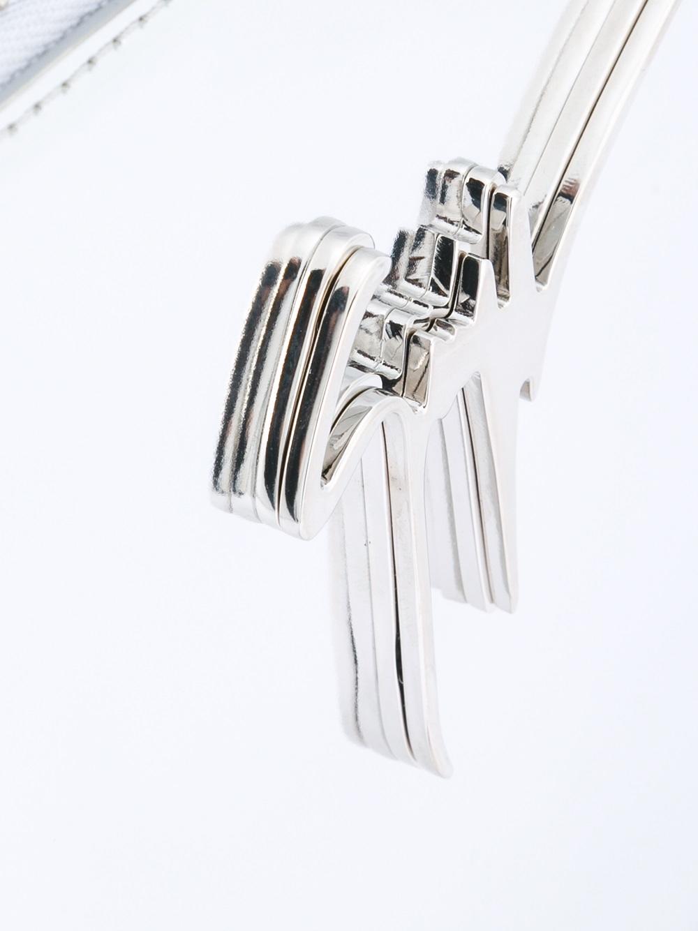 metallic clutch