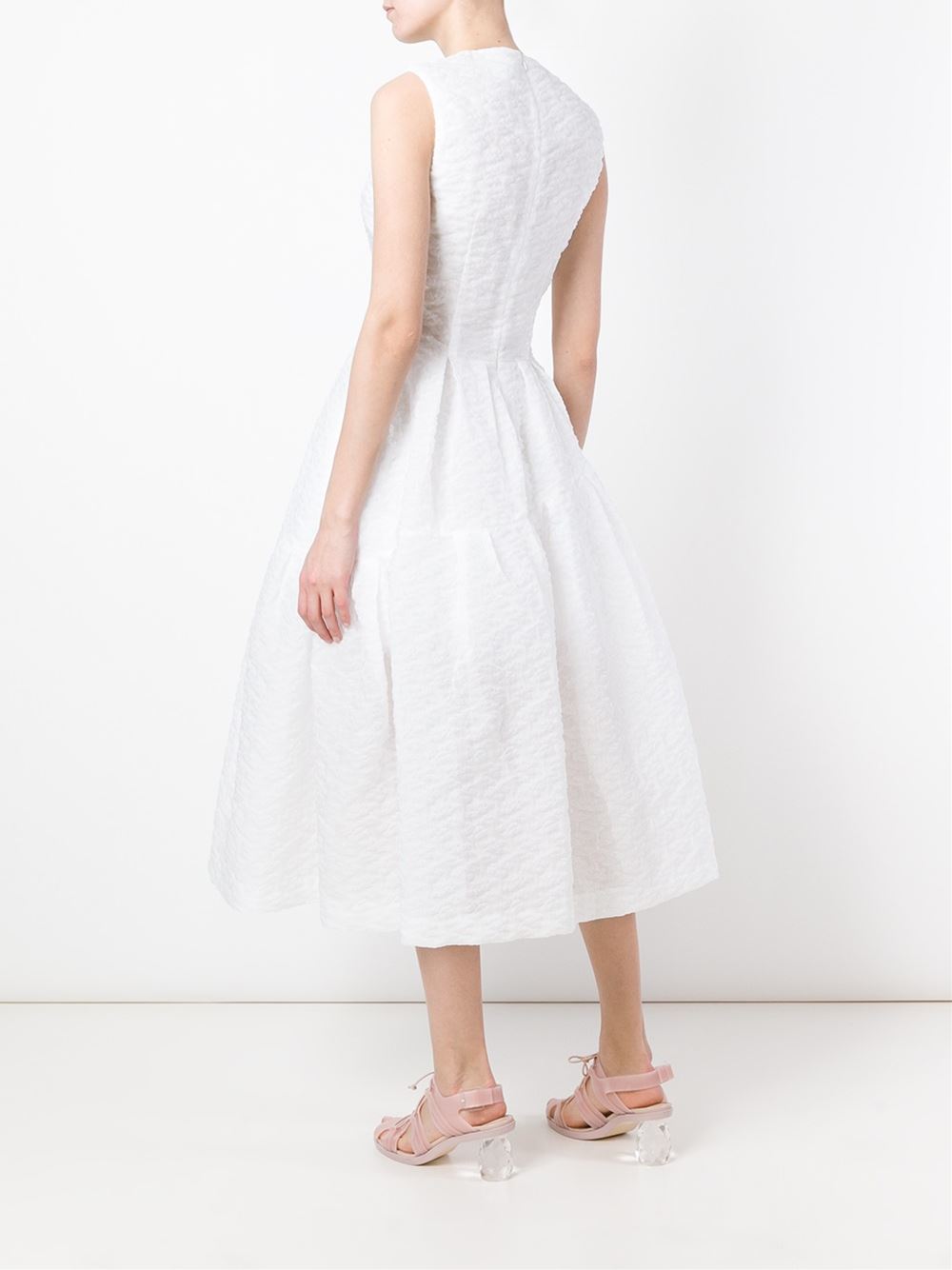 中长无袖泡泡纱连衣裙