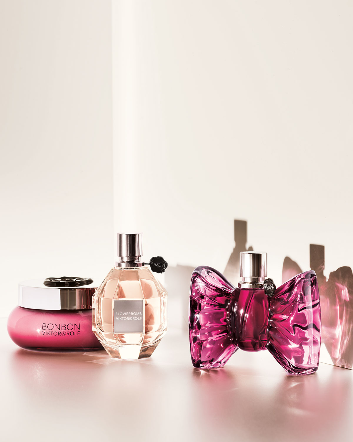Flowerbomb Eau de Parfum Spray, 3.4 oz.
